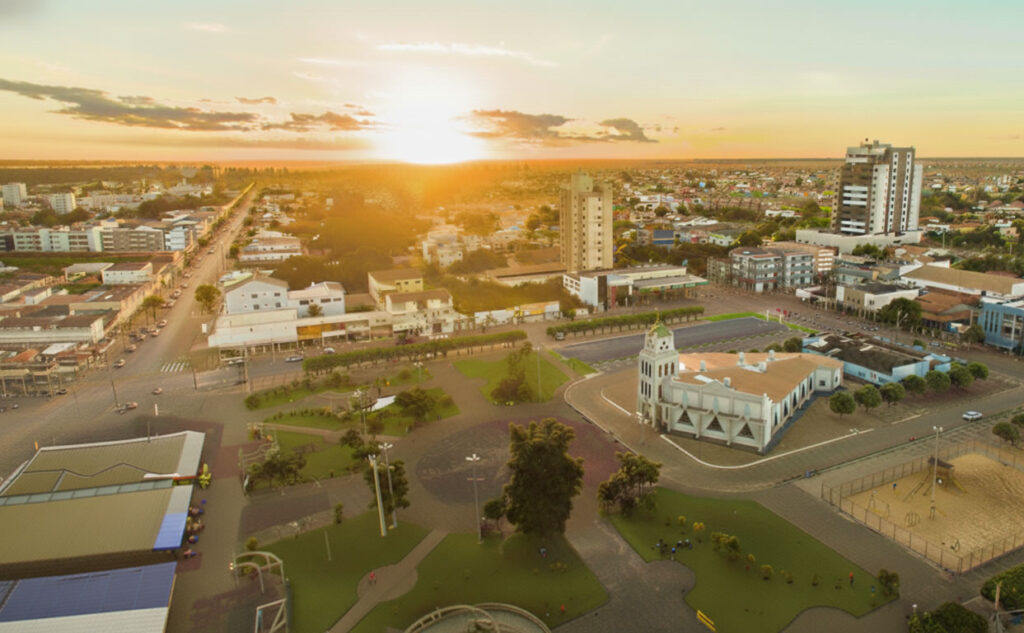 Vista panorâmica de Luís Eduardo Magalhães ao pôr do sol